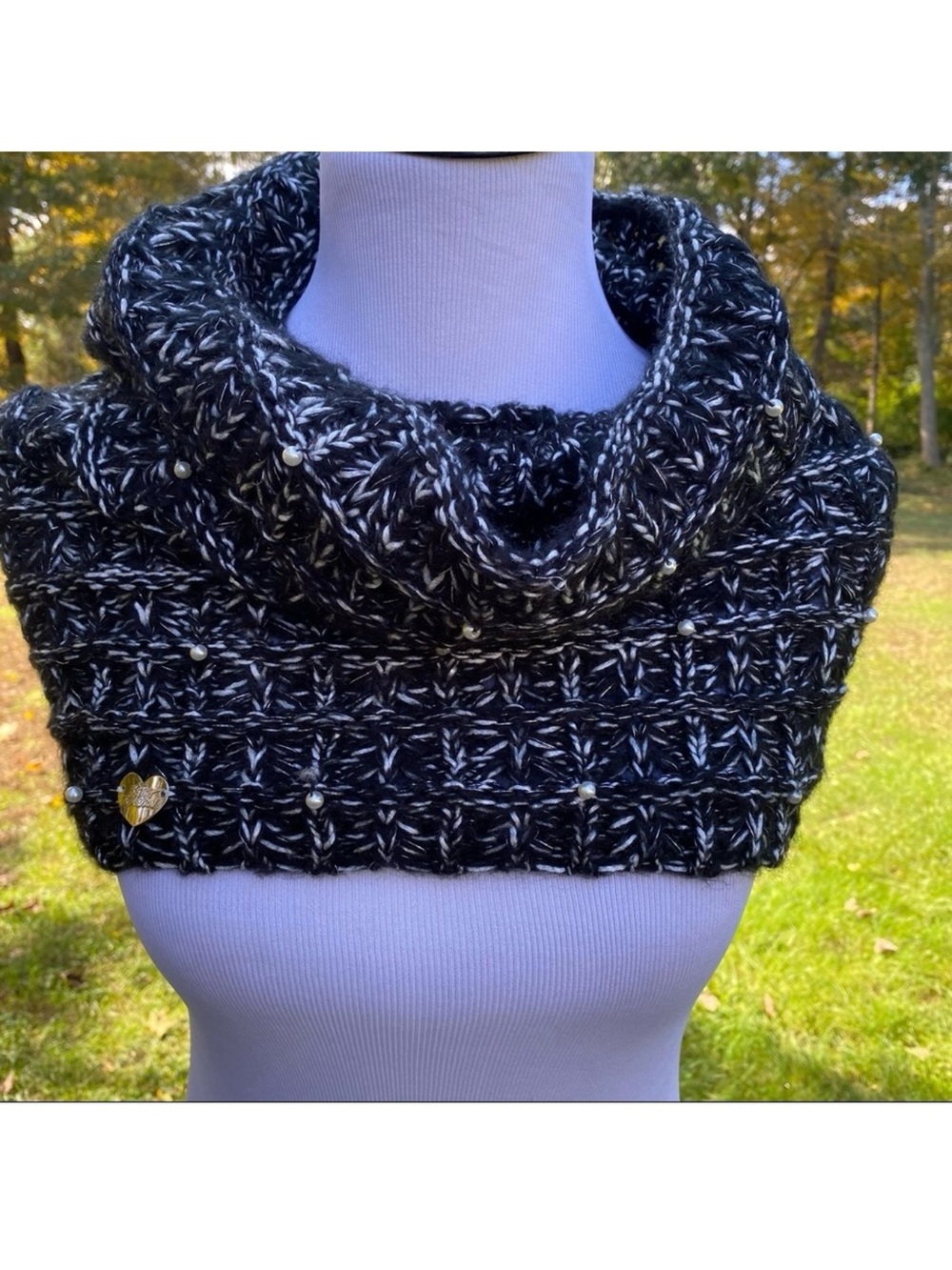 BETSEY JOHNSON SCARF WRAP NECK SHOULDER COVER ACCESSORY BLACK SILVER PEARL BEADS